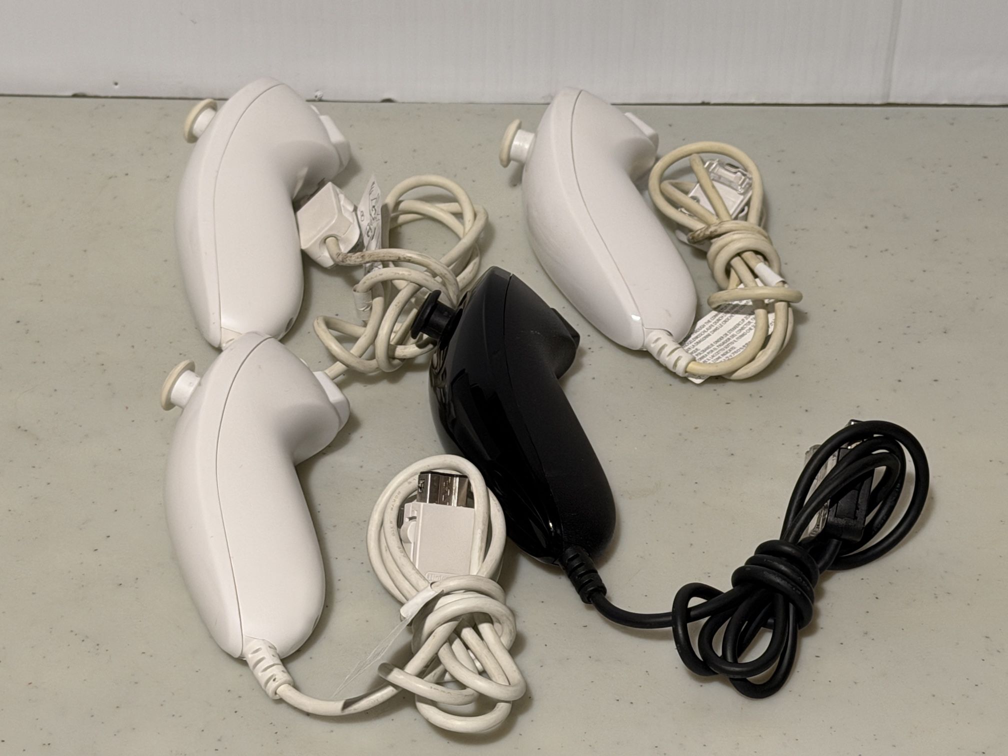 Nintendo Wii Nunchucks And Pro Classic Controller