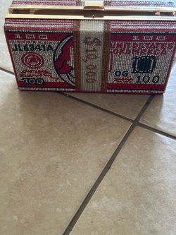 USED GLAMOROUS BEDAZZLED CLUTCH BAG W/NO CHAIN STRAP