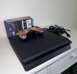 🎮 PlayStation 4 Slim 1TB Bundle – Ready to Play! 🎮