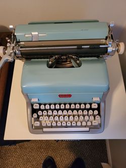 VINTAGE ROYAL FP MANUAL TYPEWRITER 1(contact info removed)