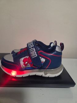 Marvel Spider-Man Light-Up Sneakers, barely used (Toddler N. 10)/Zapatillas con luces de Spider-Man de Marvel como nuevas, apenas se usaron Nro 10