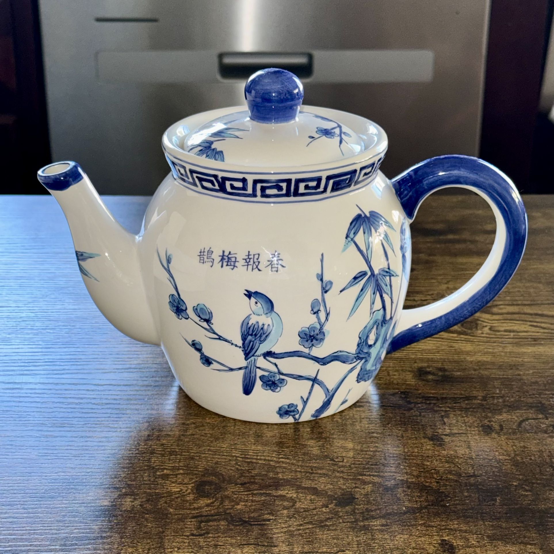 Blue & White Orient Garden Teapot – Elegant Ceramic Decor