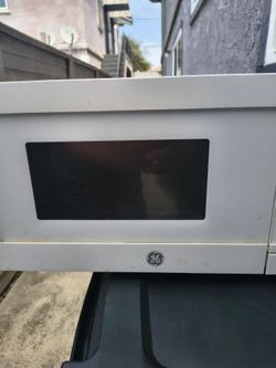 GENERAL ELECTRIC MICROWAVE IN EXELENT WORKING CONDITION FOR ONLY $30