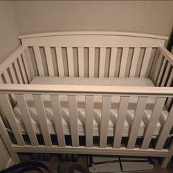 Delta white crib with mattres included