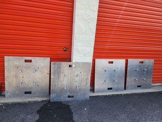 Truss metal base plate size : 30×30 inches
