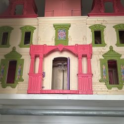 Doll Houses 