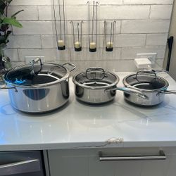 Kitchen Pots. Hexclad.