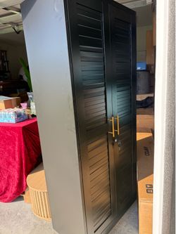 Metal cabinet