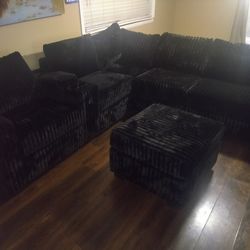 6pcs Sectional Sofa w/cupholders & charging station