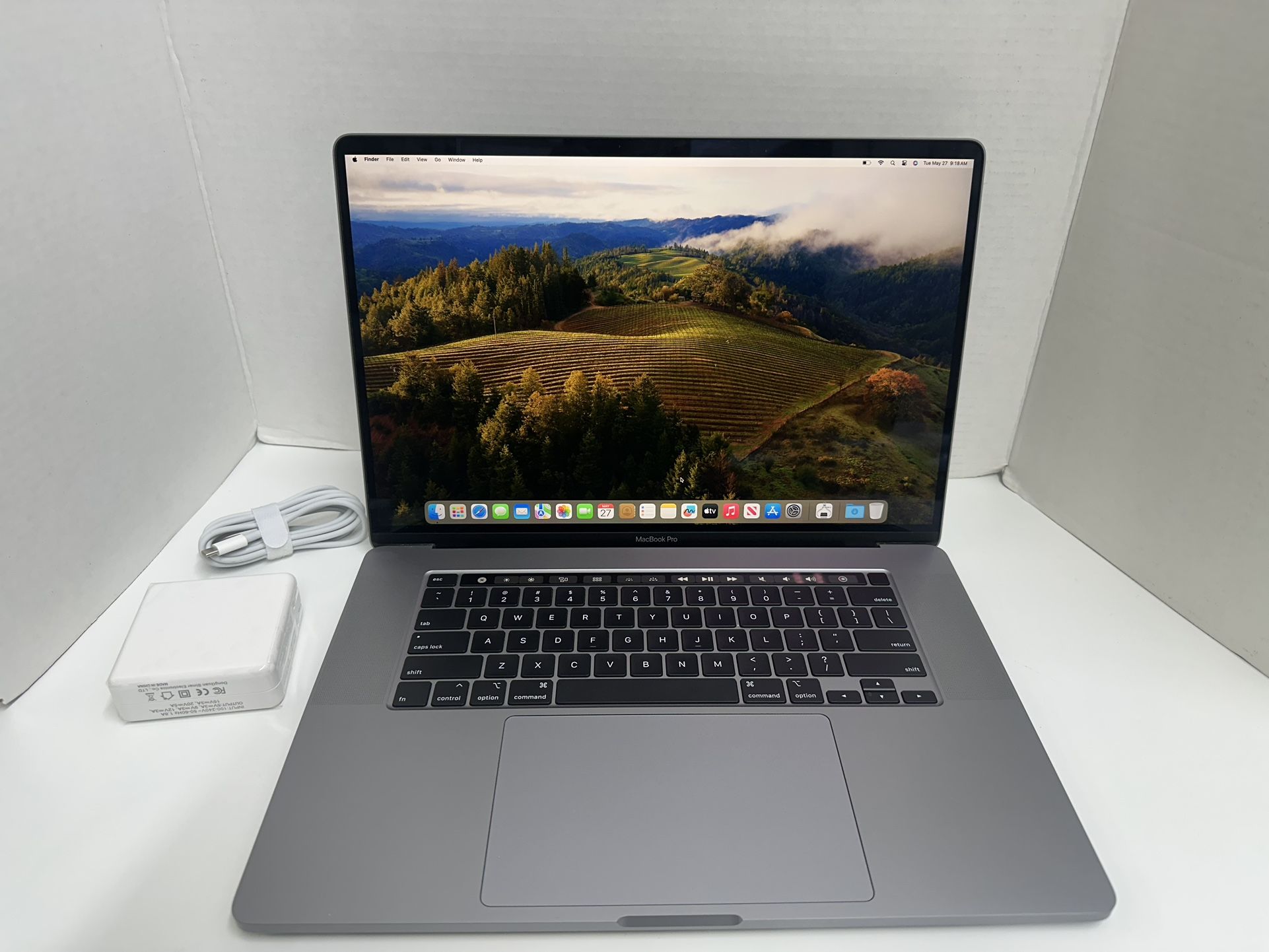 MacBook Pro laptop - Intel i7 - 32 GB RAM - 512 GB SSD - 4k screen - 16” Touch Bar - 90 day warranty