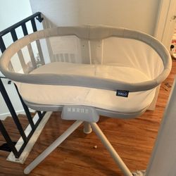 Halo Swivel Bassinet 