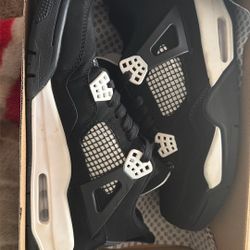 Jordan 4s White Thunders