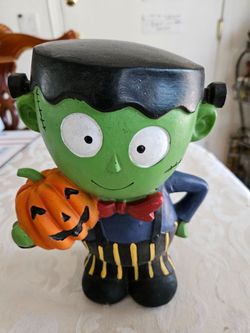 Halloween decors pumpkin 9 " tall,spider 20" wide, owl  13" wide, skeleton  24" Tall , 4 figurines Brand new  7" Tall all for $35