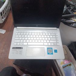 HP Laptop 14 Inch Display