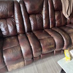 Lazy boy Couch And Love Seat In Good Condition