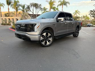 2022 Ford F150 Lightning Platinum 4X4 Extnd Range