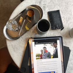 Ipad Pro M2 512gb 12.9” w/ Magic Keyboard & Charger 