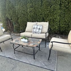 Beautiful Patio Set With Nice Table 