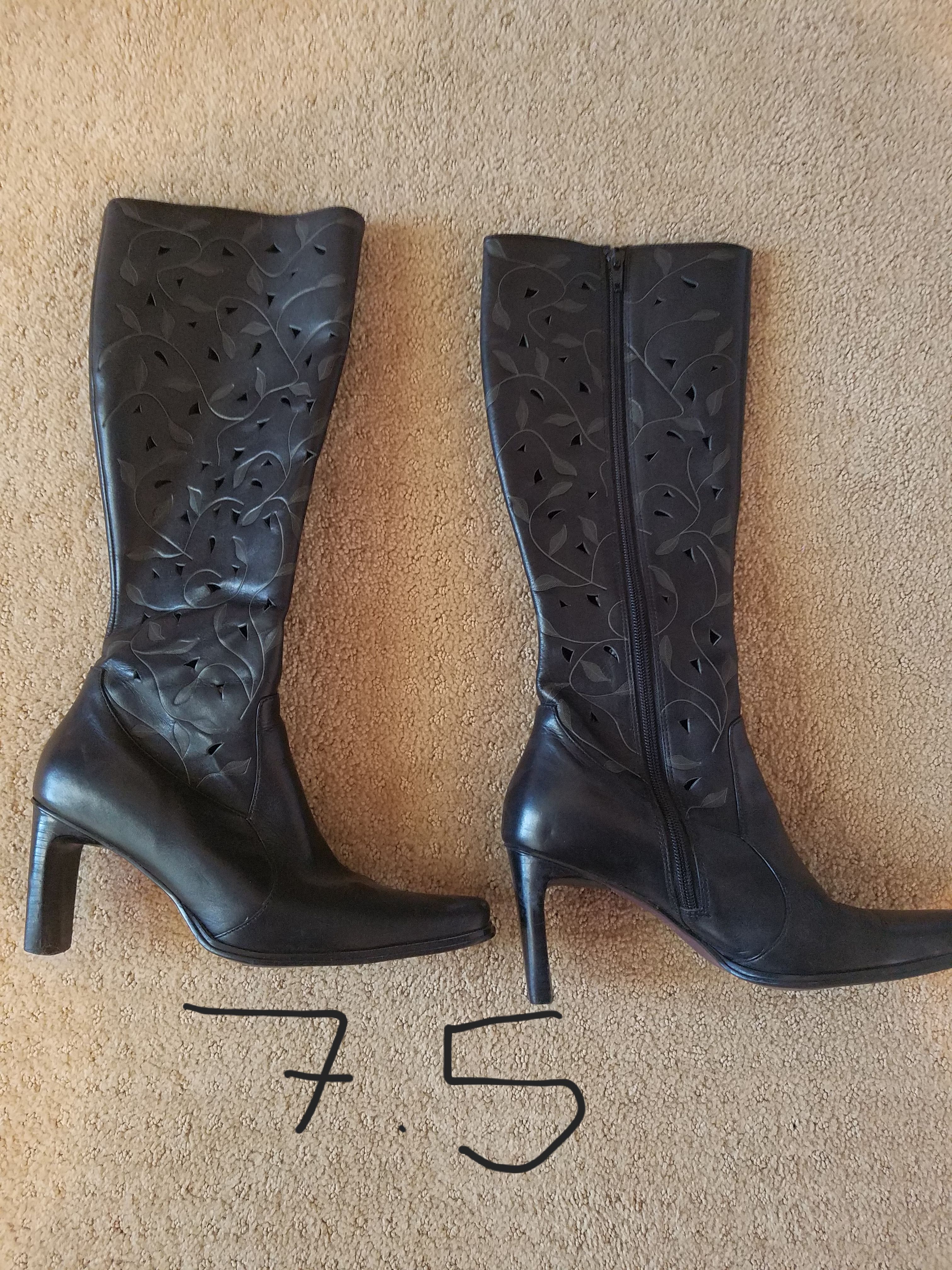 Women's 7.5 black boots