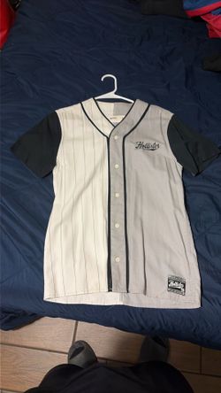 holliser button up baseball styled shirt XS