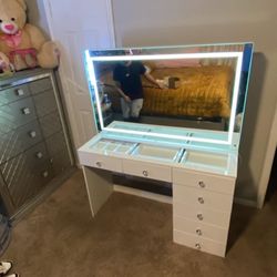 BRAND NEW MAKE UP VANITY 