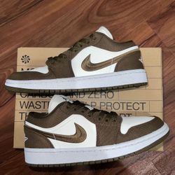 Jordan 1 Low SE - Size 7.5W/6Y