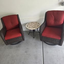 Carolina Wicker Outdoor Swivel Glinders 