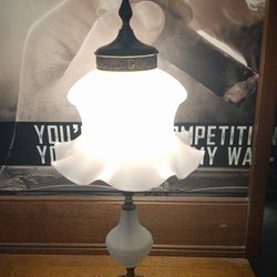 Antique Ruffled Glass Shade Table Lamp 