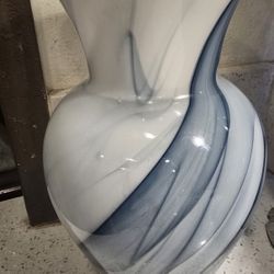 Waterfall Swirl Design Vase