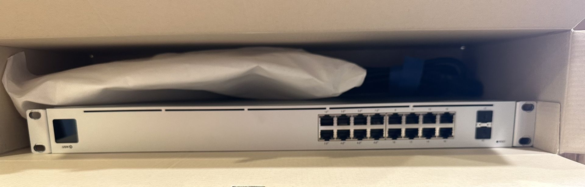 Ubiquiti UniFi USW-16-PoE 16-Port Managed Gigabit Switch with PoE – Excellent Condition