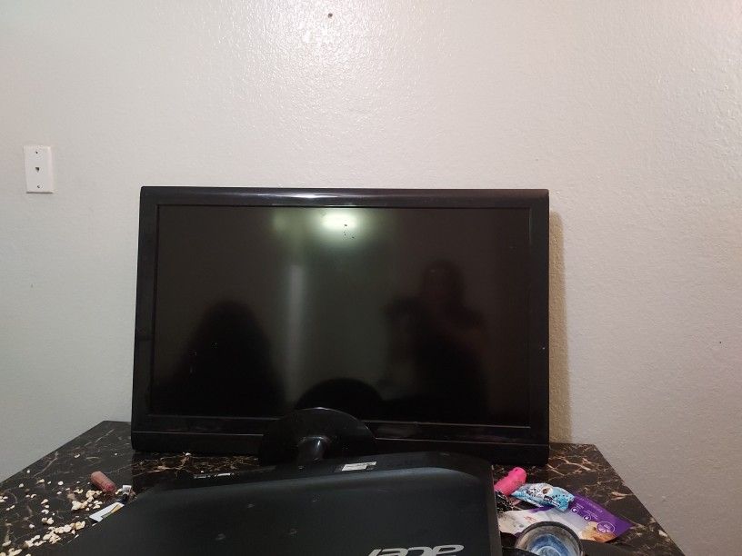LG 42 Inch TV Insignia 