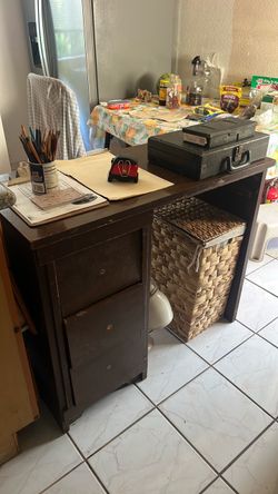 Desk w drawers