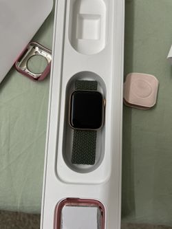 Apple Watch Series 4 GPS.