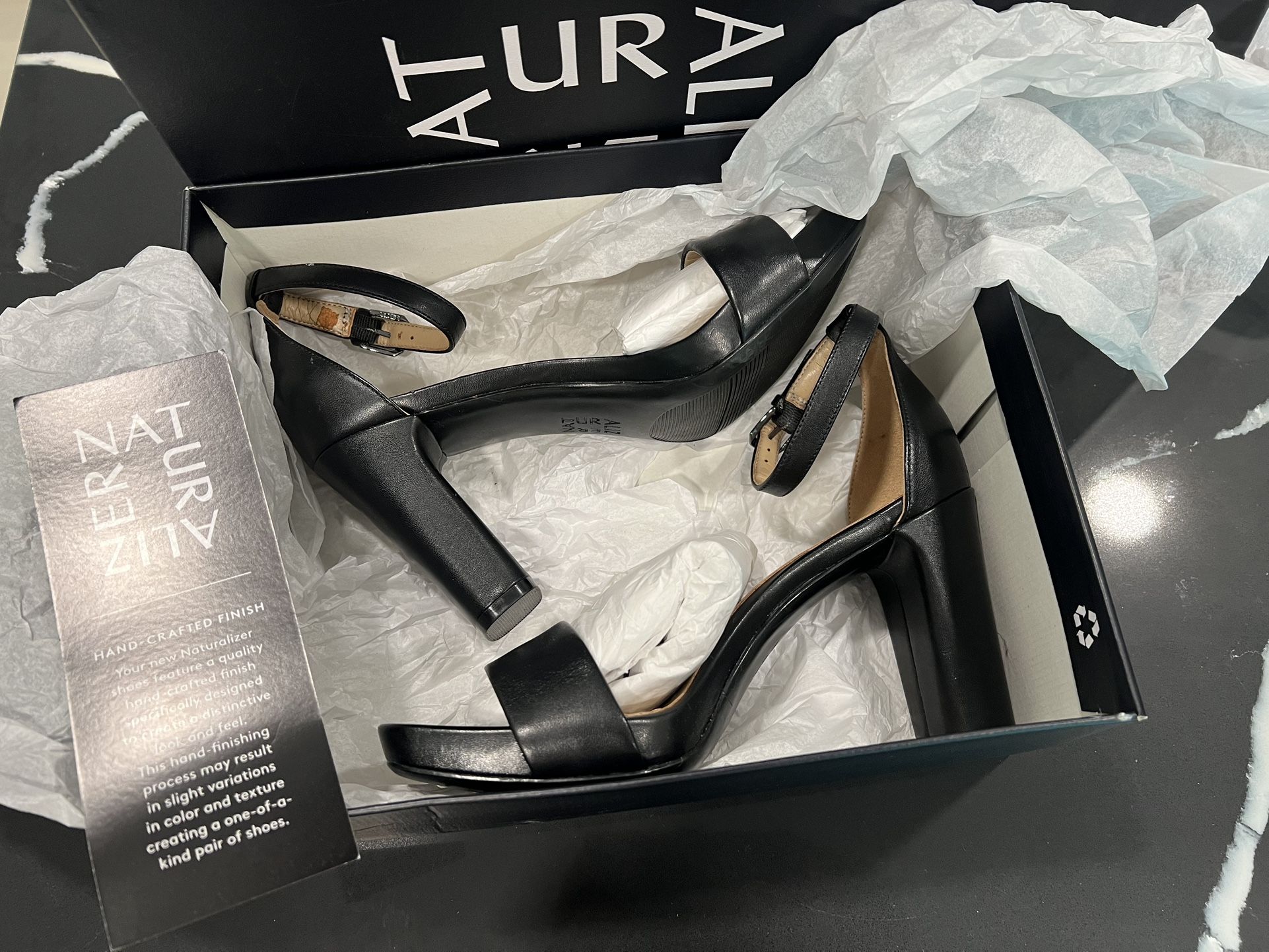 NEW IN BOX NATURALIZER Joy Black Leather