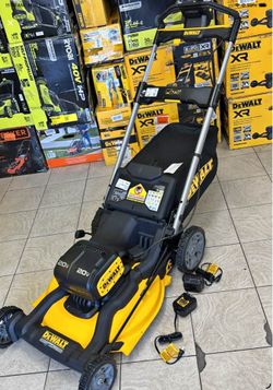 Dewalt 20v lawnmower dual blade model with 2 batteries and charger