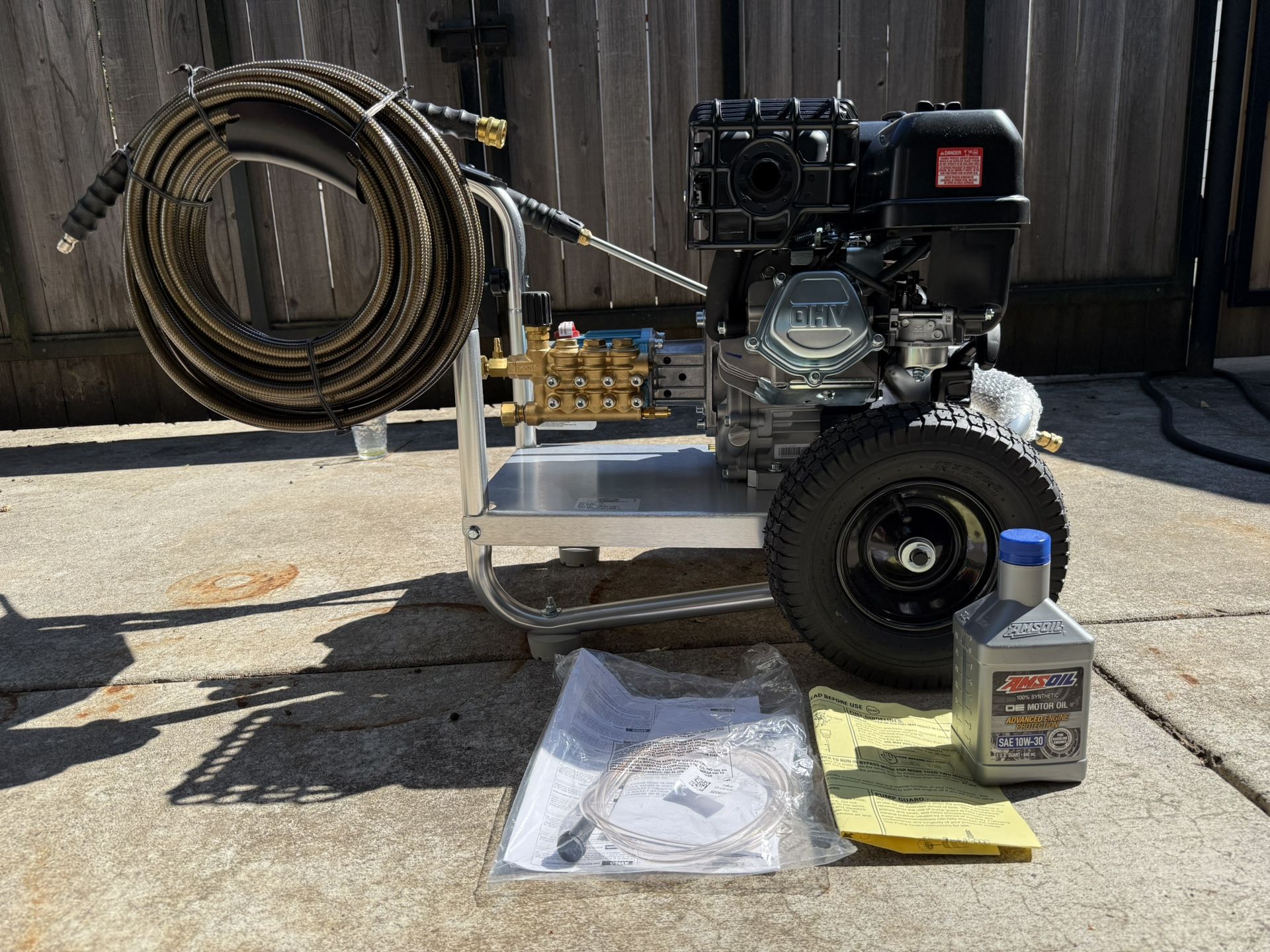 Brand new Simpson 4GPM gas pressure washer 4400psi