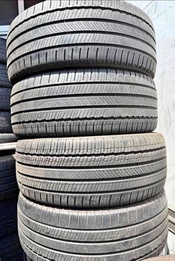 235 45 18 Michelin tires Con 80% de Vida Las 4