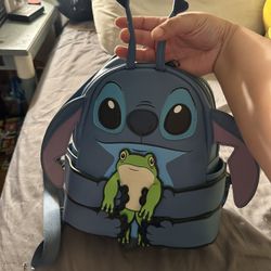 Lounge Fly, Disney Stitch, Holding Green Frog Backpack