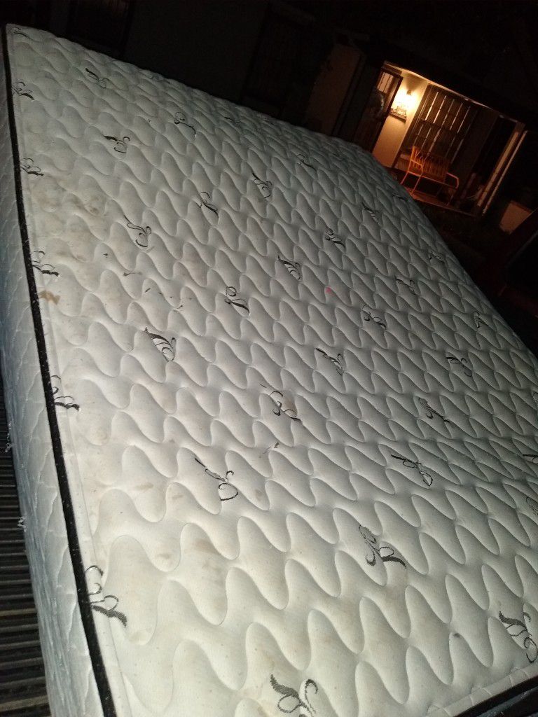 QUEEN SIZE MATTRESS WITH BOX SPRING....