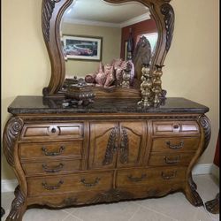 Dresser With Mirror 