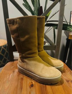 Cougar Tall Suede Winter Boots size 6