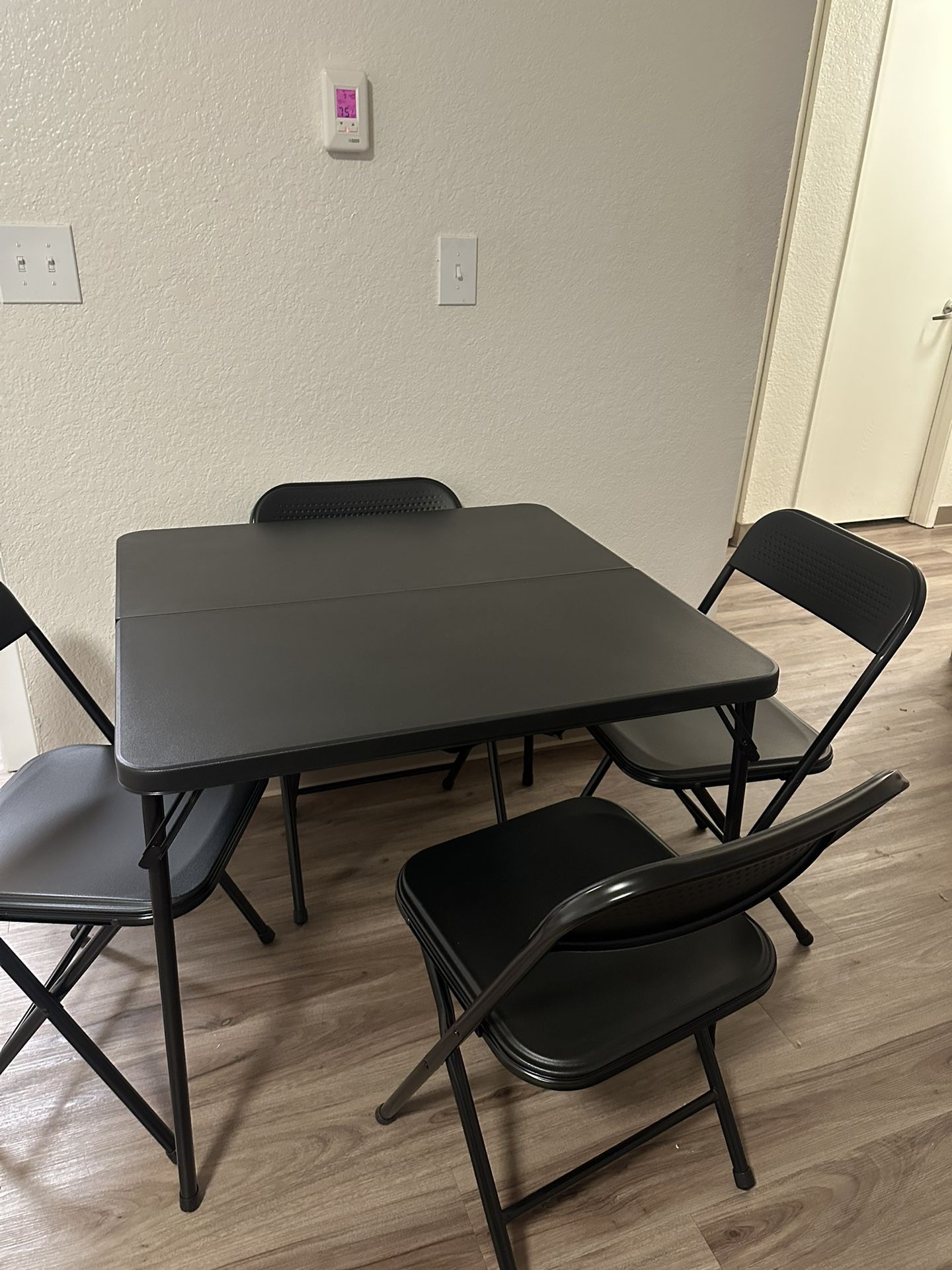 4 person black foldable table 
