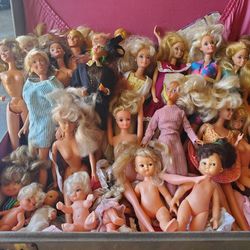 25 Barbies Ken And Misc Dolls
