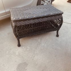 Patio table Brown wicker $10 as is