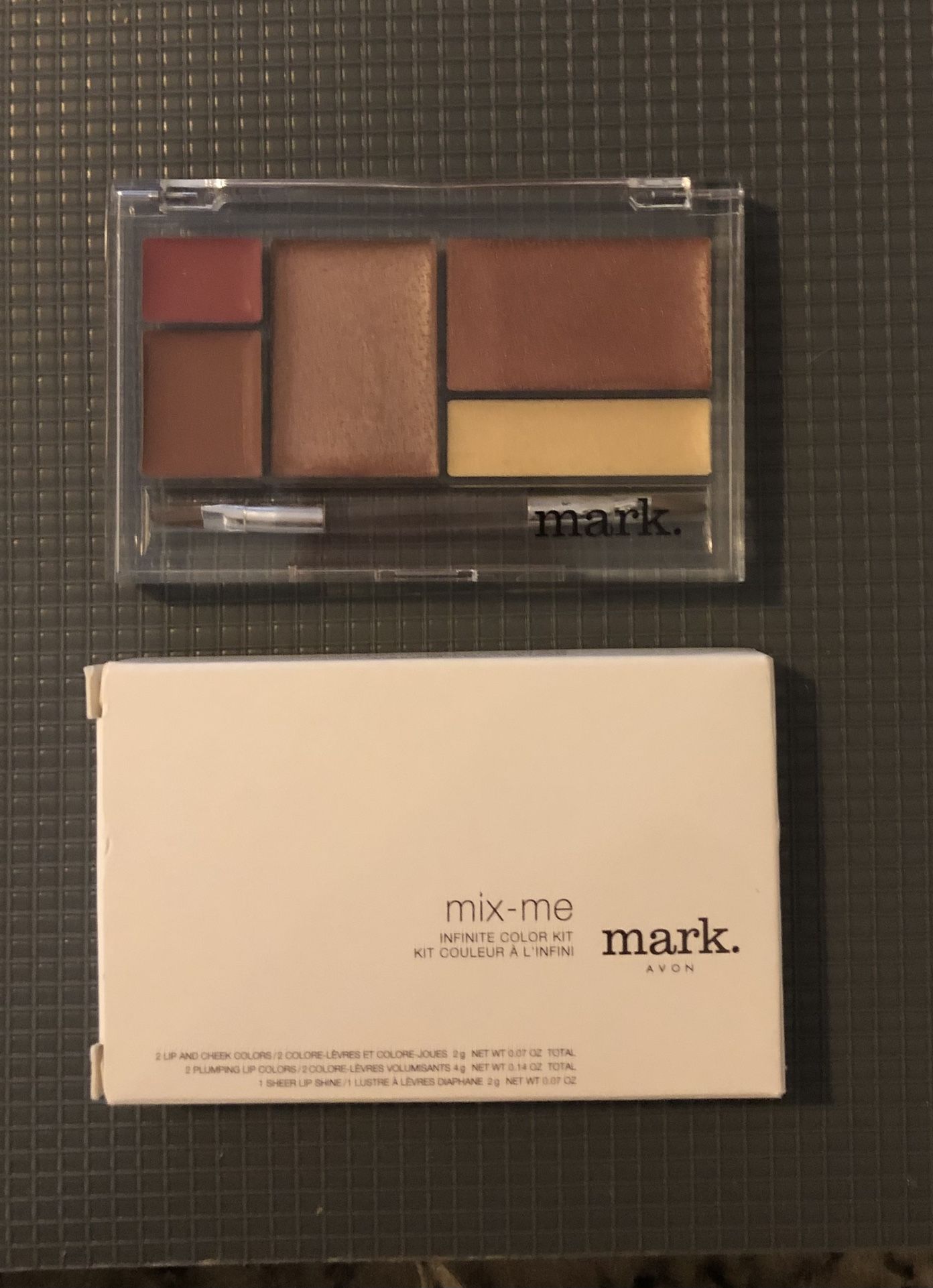 Avon Mark Mix-Me Infinite Color Kit - New In Box