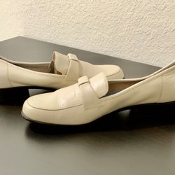 COMFORTABLE NEW LEATHER LOAFERS 