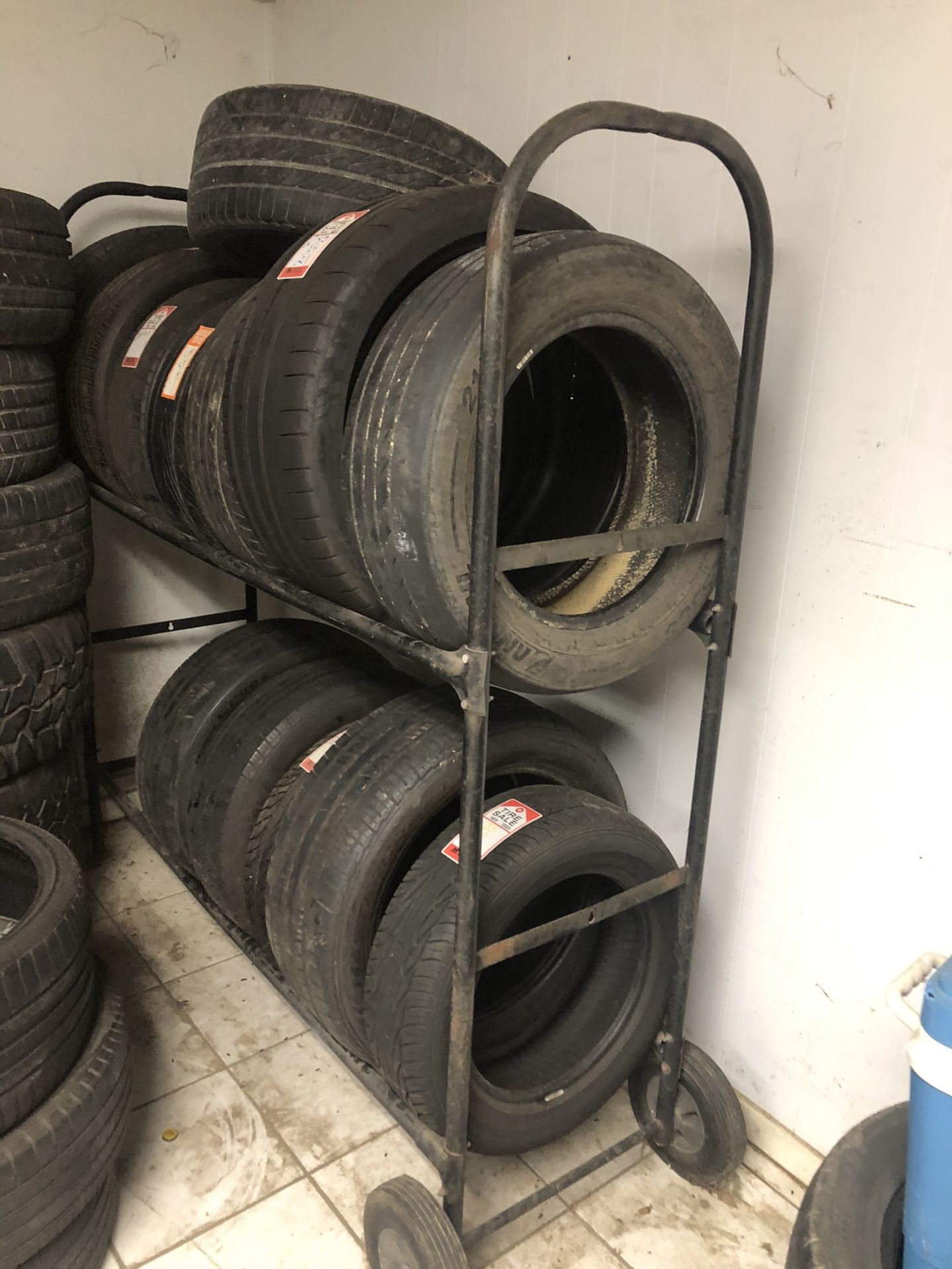 Tire rack