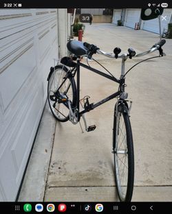 Hybrid size xlarge Wheels 700cc Speeds Multiple With accessories  230$ with out 190$