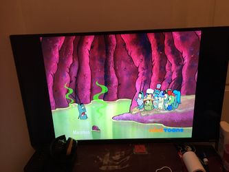 Vizio TV 📺 I don’t know the size but it’s pretty big nothing crazy only thing I can’t find the remote but it works perfect HD