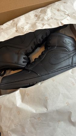 Nike AJ1 triple black